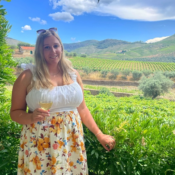 Meet your Posher, Erin - Picture 3 of 5